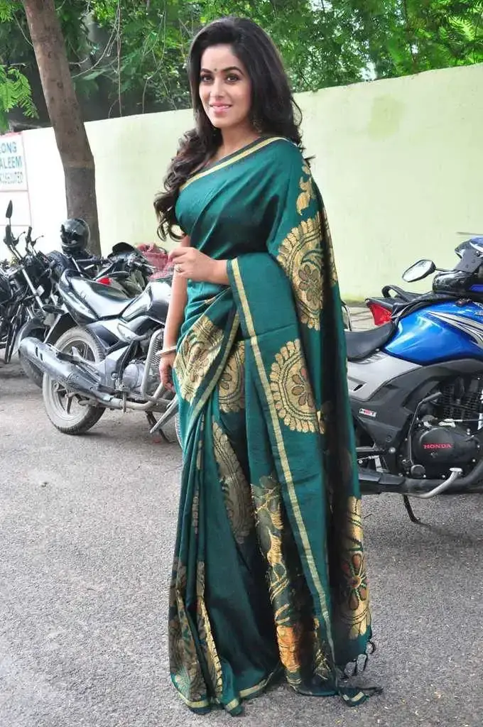 Indian Queen Poorna In Green Saree At Fashion Studio